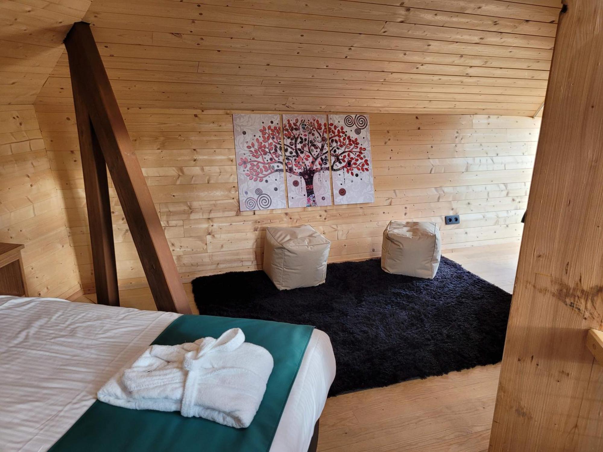 Utopia Village - Art & Nature Lodges Mons Exterior foto